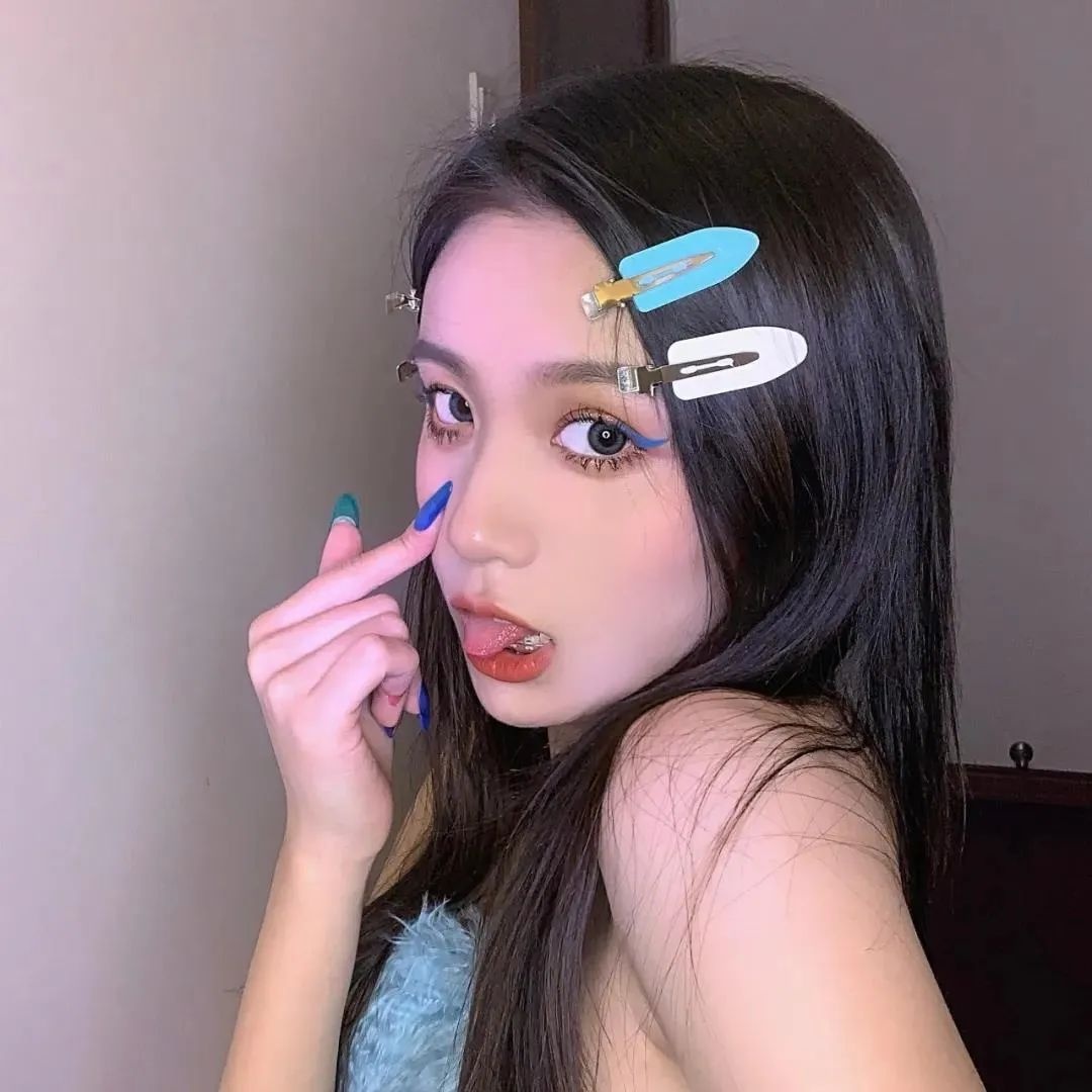 《某男星深夜与女制片人同回公寓，逗留至凌晨》配图