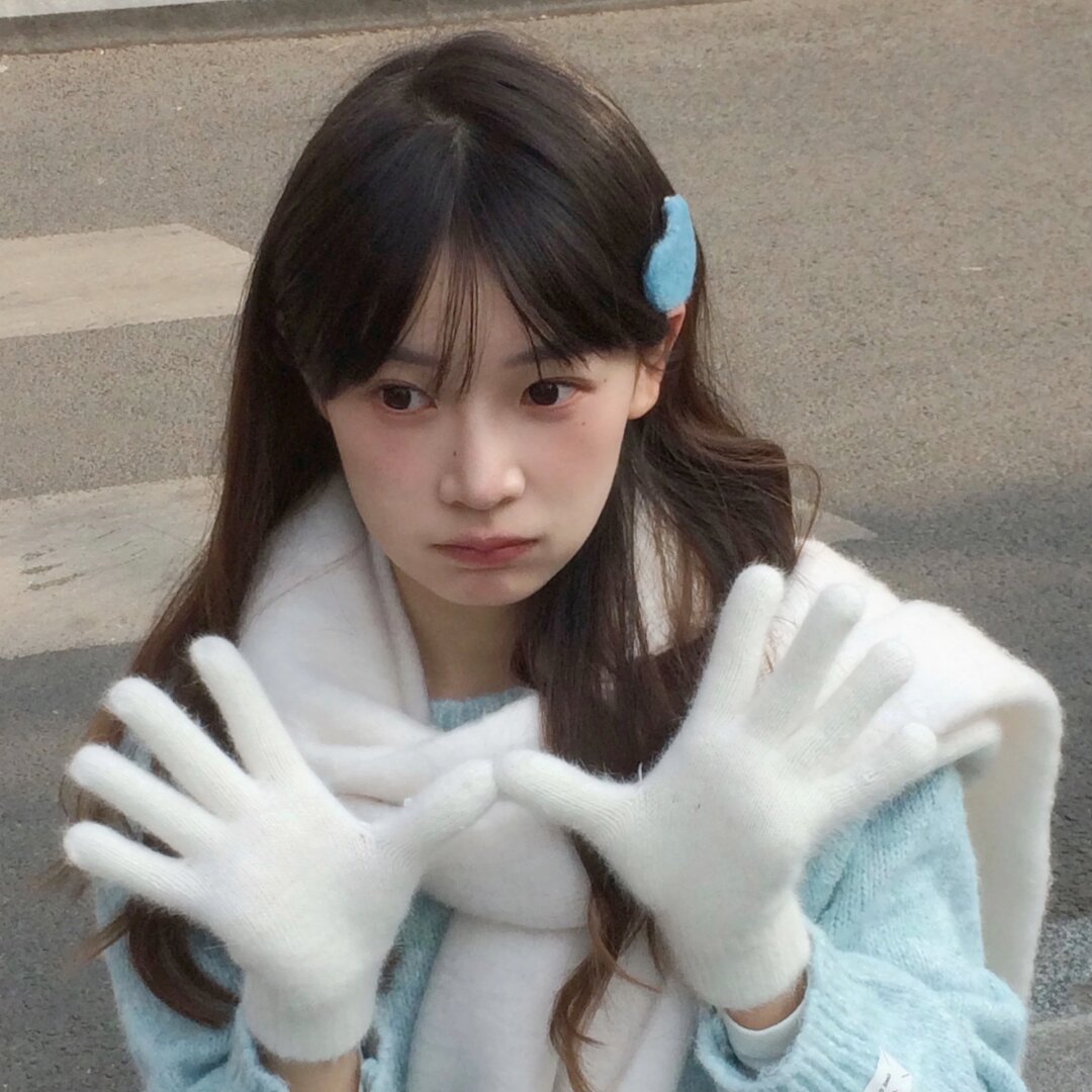 《当红小花片场摔剧本，导演当场黑脸停工》配图